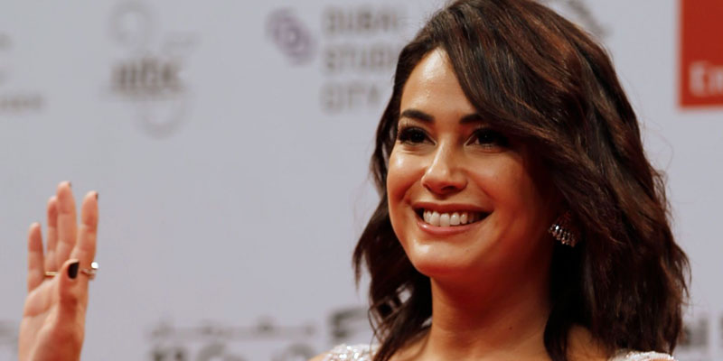 En photo : Hend Sabry habillée par Ziad Nakad au Festival International du Film de Dubaï