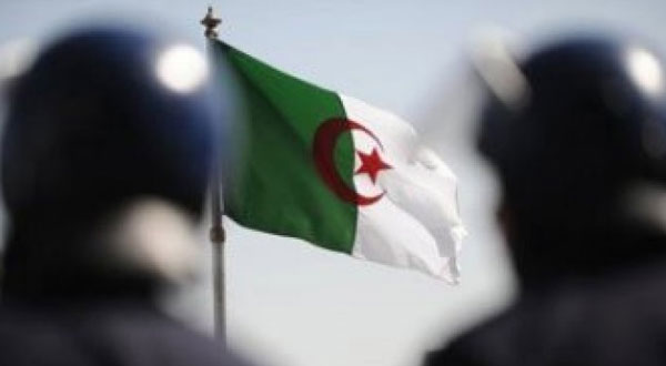 الجزائر تحذر تونس من شبكة ليبية تعمل على أراضيها