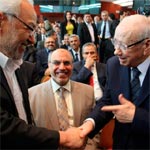 Photo du jour : B. Caid Essebsi salue R.Ghannouchi devant H.Jebali
