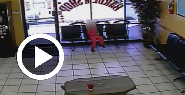 En vidéo… Fusillade : Une petite fille de 4 ans échappe miraculeusement à la mort...