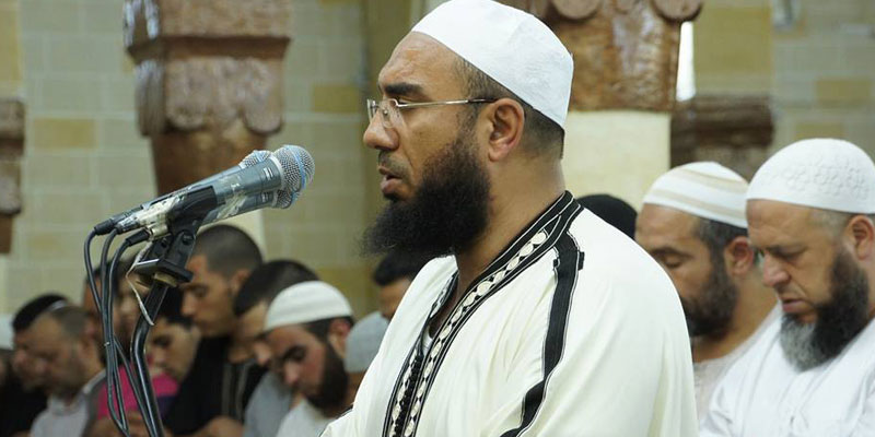 بن حسن يصف المطالبين بفتح المقاهي في نهار رمضان بـ الشياطين