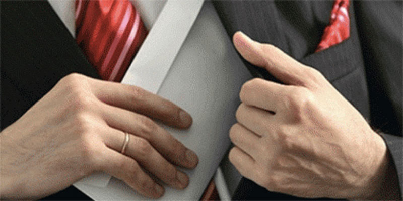 تونس: إلقاء القبض على عامل بإحدى الوزارات من أجل الإرتشاء