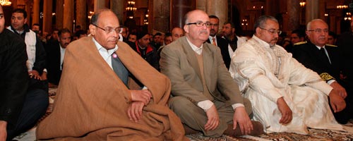 Marzouki accomplit la prière du vendredi à la Mosquée Okba Ibn Nafaâ