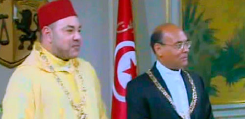 En vidéo : Échange de médailles et de décorations entre Marzouki et Mohammed VI