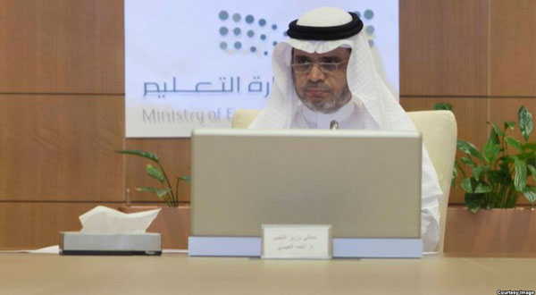 ‘كائن غريب ’بكتاب مدرسي يدفع وزير التعليم السعودي للاعتذار