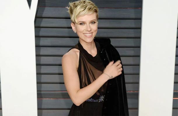 En photos : Scarlett Johansson, encore une fois habillée par Azzedine Alaïa