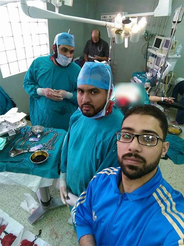 سيلفي يثير جدلا، طبيب يلتقط صورة بغرفة الولادة