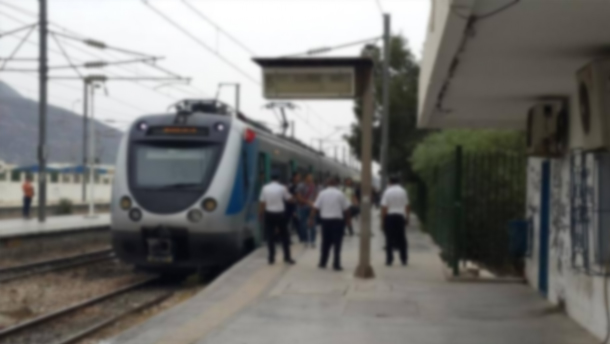 Un jeune homme poignardé dans le train de la banlieue Sud