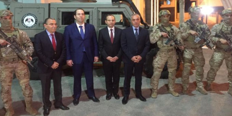 بئر بورقبة: رئيس الحكومة ووزير الداخلية في زيارة ميدانية إلى مقر الوحدة المختصة للحرس الوطني