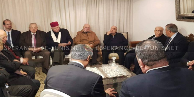  رئيس الجمهورية يتحول إلى منزل حمدي المدب لتعزيته في وفاة والدته