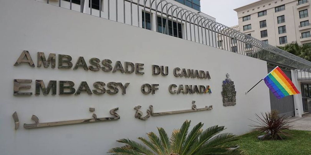 L'ambassade du Canada arbore le drapeau LGBT à son siège au Lac 2