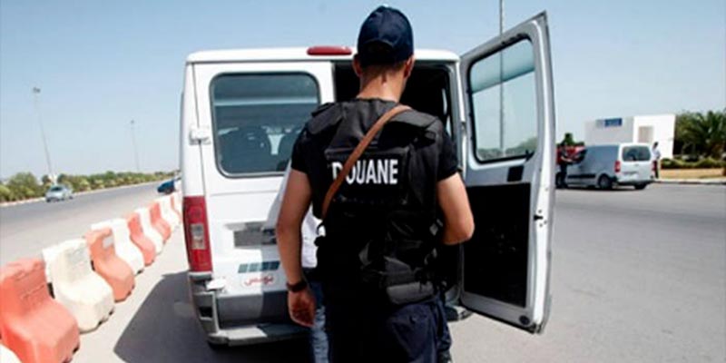 2,4 millions de dinars saisis par la douane chez trois Algériens qui venaient en Tunisie