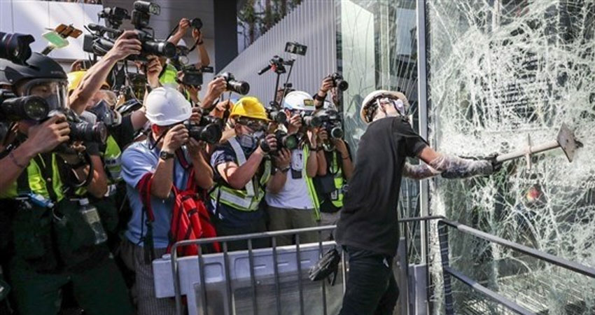 مناوشات جديدة بين المتظاهرين والشرطة في هونغ كونغ