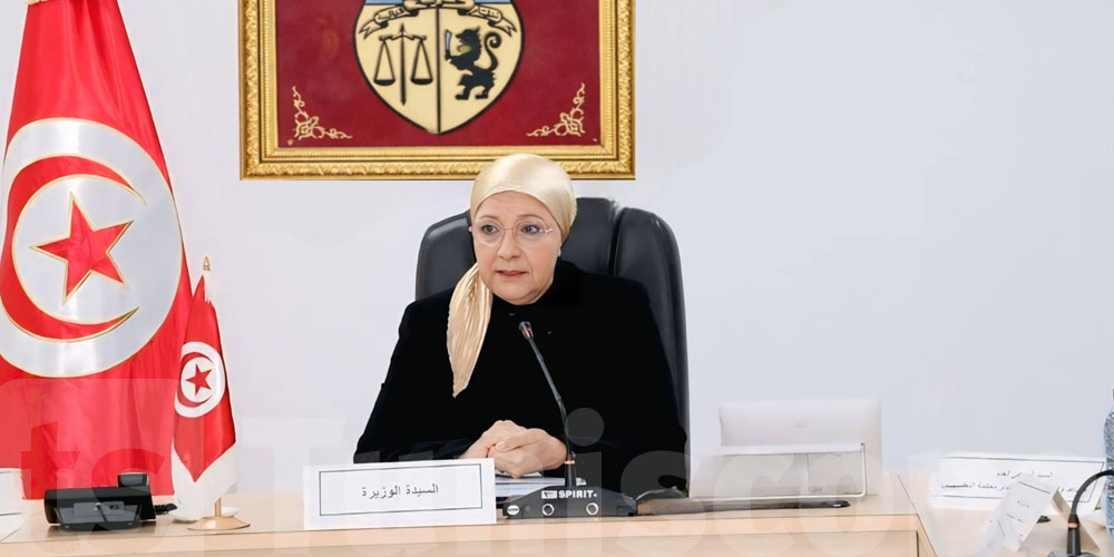عاجل : وزيرة العدل تدعو إلى الالتزام بتطبيق القانون واحترام الاجراءات 