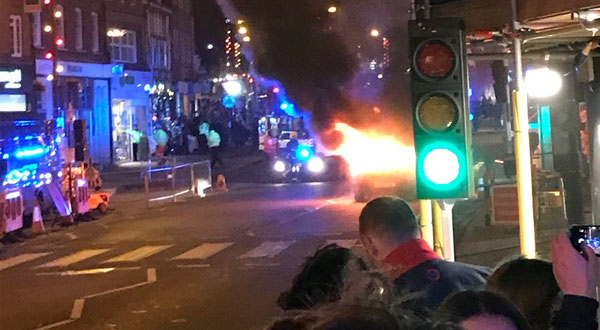 Une voiture explose en Angleterre dans un marché de Noël