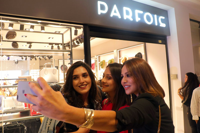 En vidéo : Les Fashionistas à l’ouverture de la boutique PARFOIS Manar City