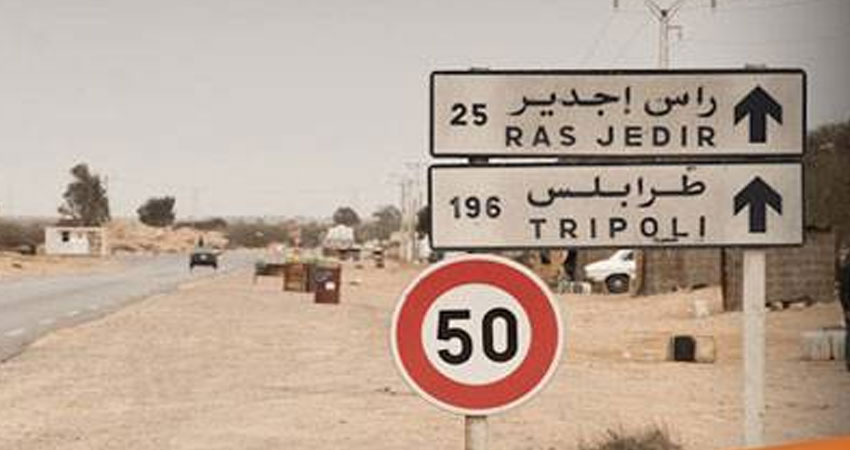 آلاف الجزائريين عالقون بين الحدود التونسية الليبية