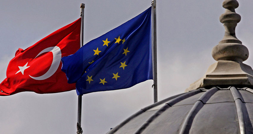 وزير ألماني يؤيد قطع مفاوضات انضمام تركيا للاتحاد