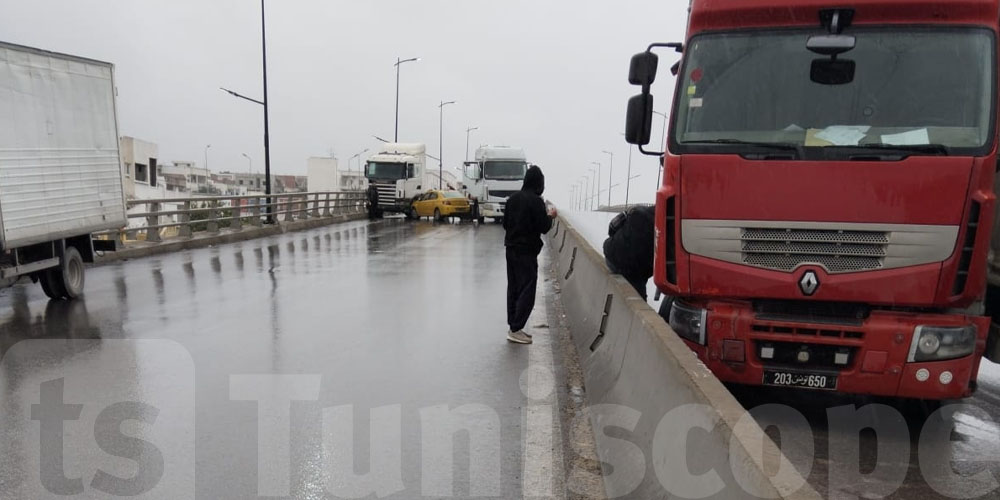 Glissement de deux camions provoque l’interruption de la circulation au pont des Jasmines