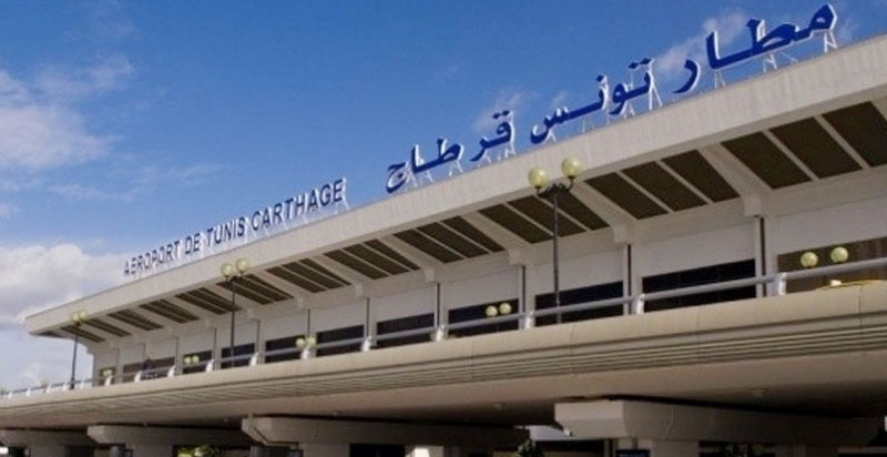 بالصور: حالة من الفوضى والاحتقان بعد إلغاء كل الرحلات من وإلى مطار تونس قرطاج