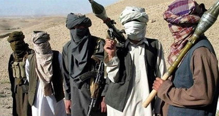 أفغانستان: طالبان تتبنى الهجوم على قافلة حاكم ورئيس استخباراته