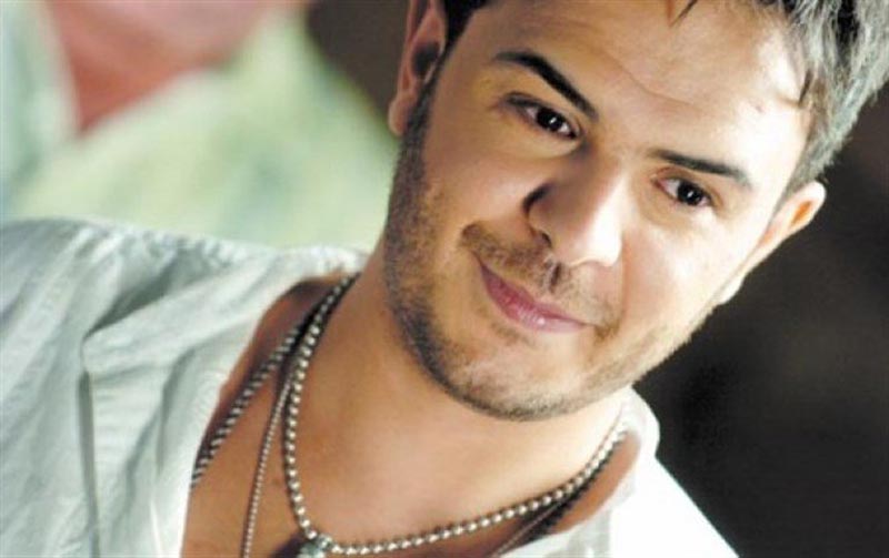 بالصور: أحمد الشريف يثير الجدل بعودته...شعر مستعار وعمليات تجميلية!