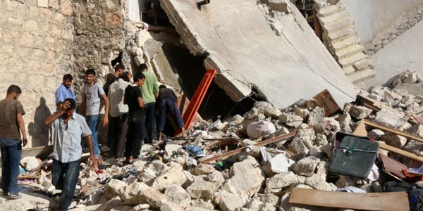 Un hôpital à l'ouest d'Alep détruit par des raids aériens