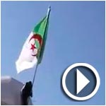 عاجل : اختراق سياج السفارة الجزائرية بالدار البيضاء وانزال العلم الجزائري وتمزيقه