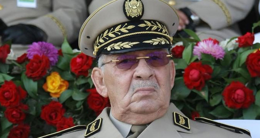 الفريق قايد صالح يدعو الشعب الجزائري إلى التعاون مع الجيش