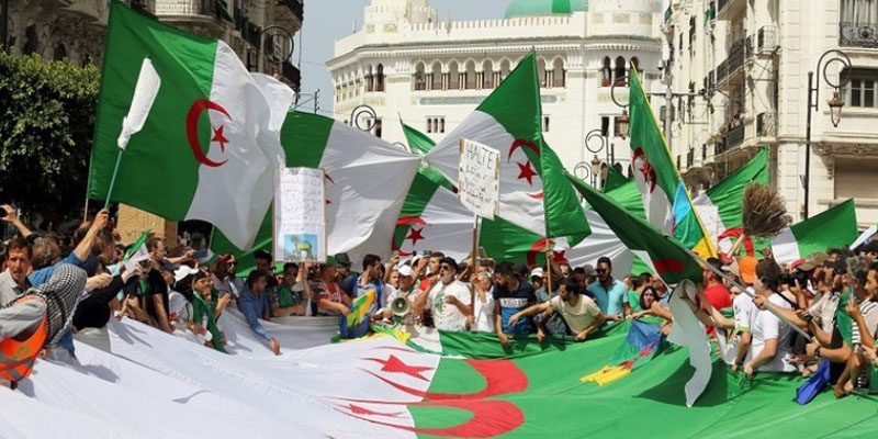 الجزائر: حبس 19 متظاهرا أوقفوا في مسيرة الجمعة حملوا رايات أمازيغية