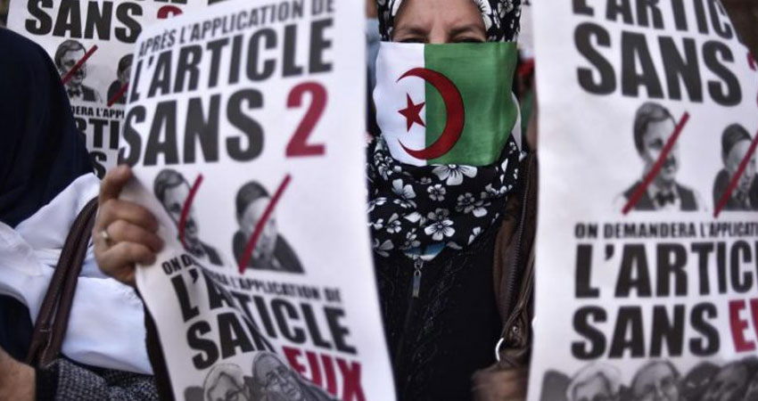 الشرطة الجزائرية تستخدم الغاز المسيل للدموع ضد المتظاهرين