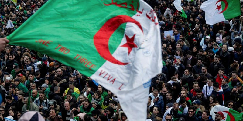 En Algérie, les hauts responsables liquident leurs biens