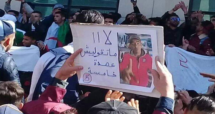 نحو مئة جزائري يتظاهرون في تونس ضد ولاية خامسة لبوتفليقة