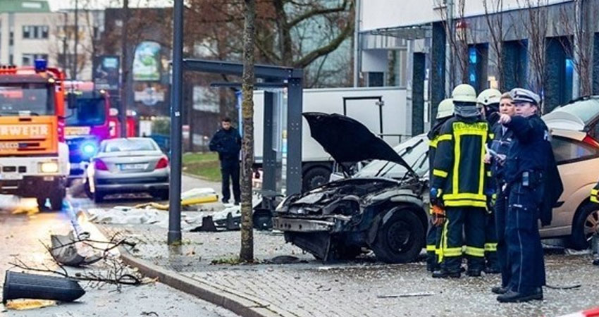  ألمانيا: مقتل امرأة بعد اقتحام سيارة محطة حافلات 