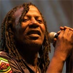 Festival international de Bizerte : la direction envisage de poursuivre Alpha Blondy en justice 