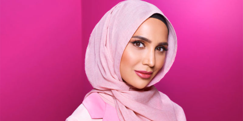 L'Oréal choisit une mannequin voilée pour une publicité pour shampoing
