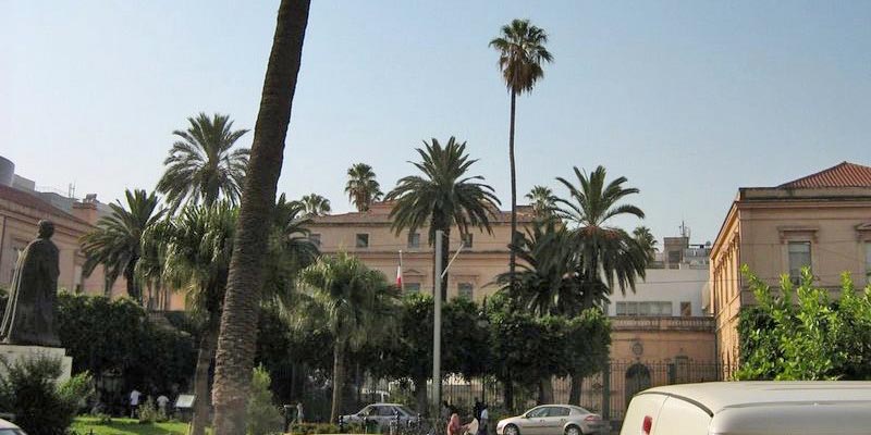 Plus de barbelés devant l'ambassade de France à Tunis