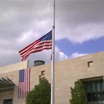 السفارة الأمريكية بتونس تقدم التعازي إلى عائلات الشهداء 