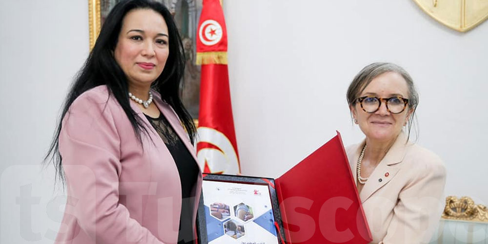 رئيسة الحكومة تتلقى التّقرير الوطني حول وضع الطّفولة في تونس
