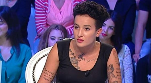 أمينة ''فيمن'' تنشر صورة لها مع ابنتها 