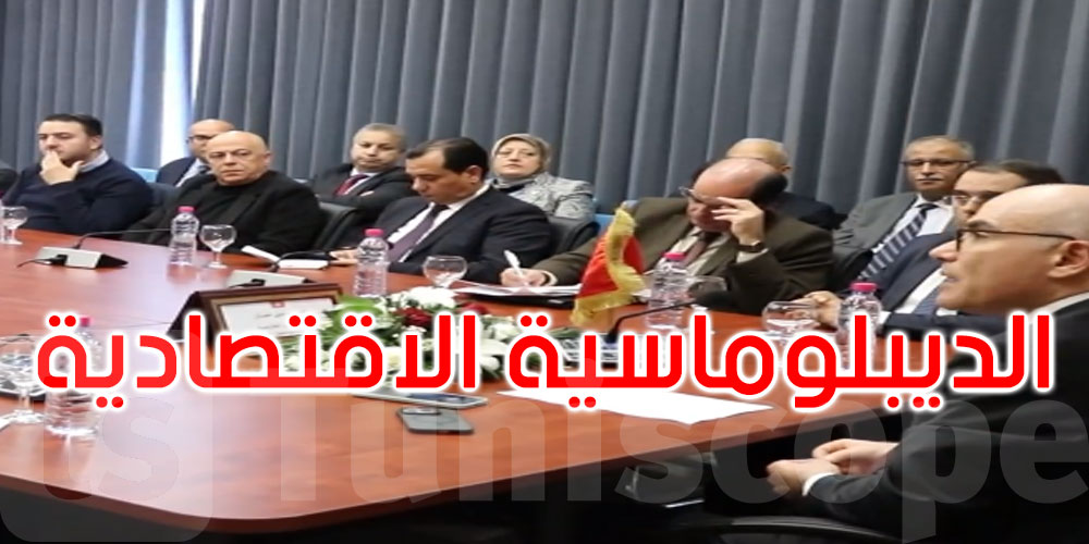 وزير الخارجية يجري لقاء حول الديبلوماسية الاقتصادية مع عدد من الصحفيين: التفاصيل