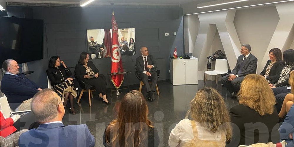 نبيل عمار يلتقي بأفراد الجالية التونسية المقيمين بإسبانيا...و هذا ما تم تناوله