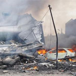 سقوط طائرة عسكرية على فندق بأندونيسيا يخلف 30 قتيلا