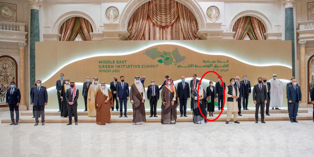 صورة اليوم: المرأة التونسية.. تتوسط قادة الدول العربية