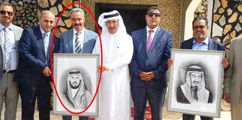 صورة وزير التجهيز مع صورة الملك وولي العهد السعودي تثير الجدل