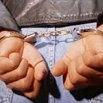 Affaire d’arnaque : Il lui vole 398 mille dinars et le menace de tuer sa fille