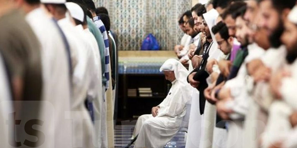 منع فنان من الصلاة بأحد المساجد يثير الجدل