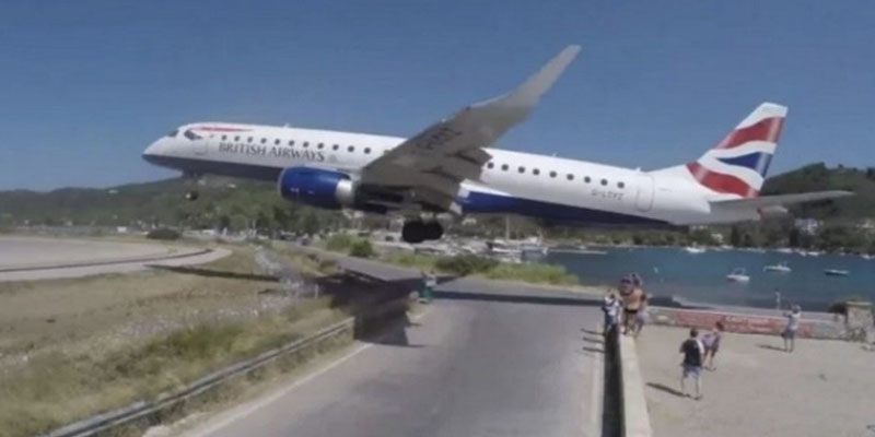  بالفيديو: هبوط مروع لطائرة ركاب فوق جزيرة سياحية