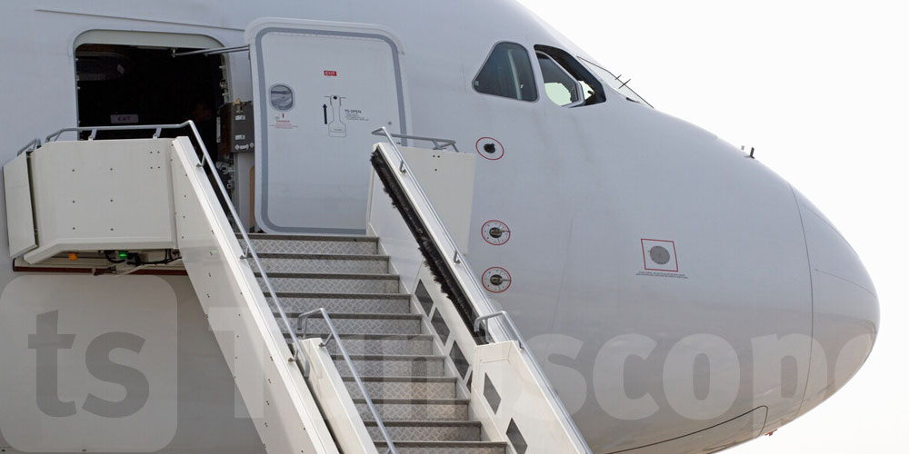 مصر: فتحا باب طائرة متجهة إلى السعودية بسبب ارتفاع درجة الحرارة...