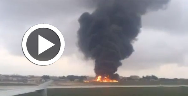 بالفيديو : تحطم طائرة تقلّ مسؤولين أوروبيين إلى ليبيا